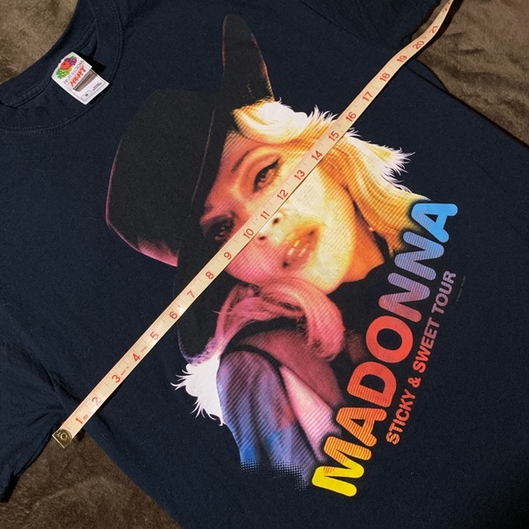 Vintage 2008 Madonna sticky and sweet tour graphic shirt - Picture 7 of 10